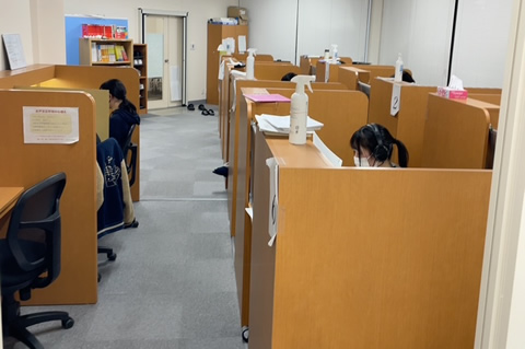 新個別指導塾演習+100受験生推奨モデル風景